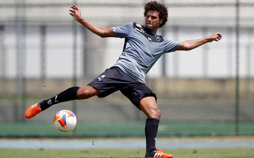 Arão em treino do Botafogo (Vitor Silva / SSPress)