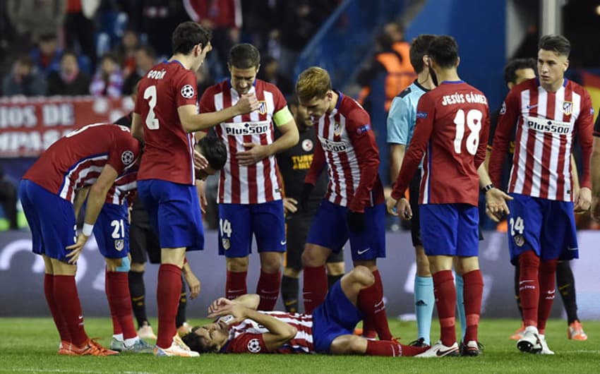 Tiago fraturou a perna e ficará quatro meses sem jogar (Foto: Gerard Julien / AFP)