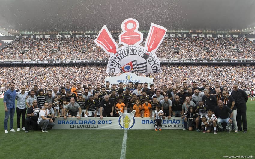 Elenco do Corinthians campeão brasileiro (Foto: Daniel Augusto Jr)