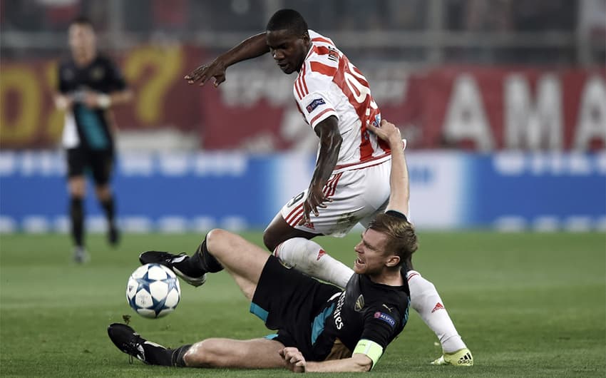 Olympiacos x Arsenal (Foto:AFP)