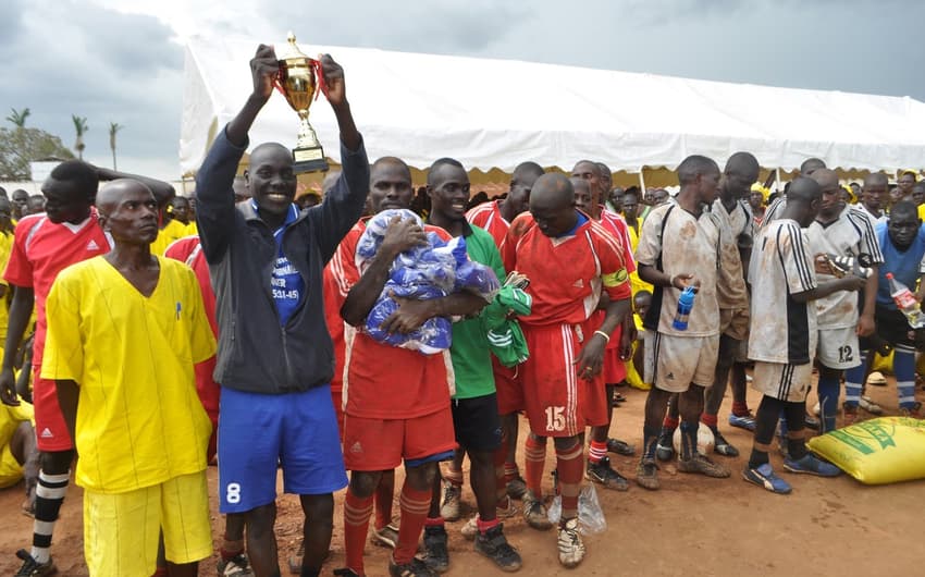Jogadores comemoram título em torneio da prisão de Luzira Upper, em Uganda