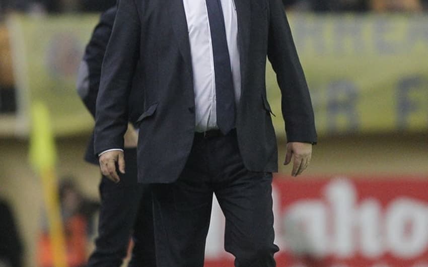 Rafa Benítez volta a ficar em perigo após derrota para o Villarreal (Foto: Jose Jordan / AFP)