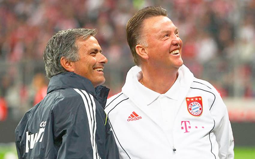 José Mourinho e Louis van Gaal (Foto: AFP)