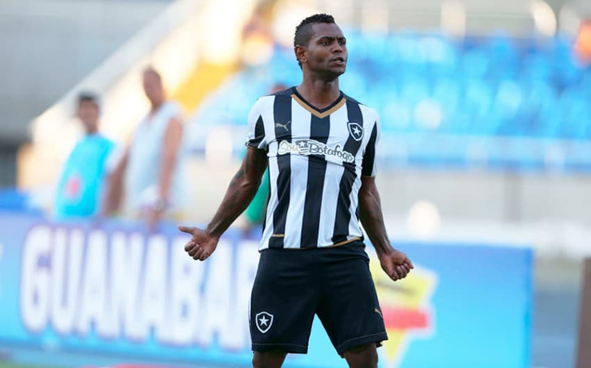 Jobson ganha espaço no Botafogo e cai nas graças da torcida em fevereiro