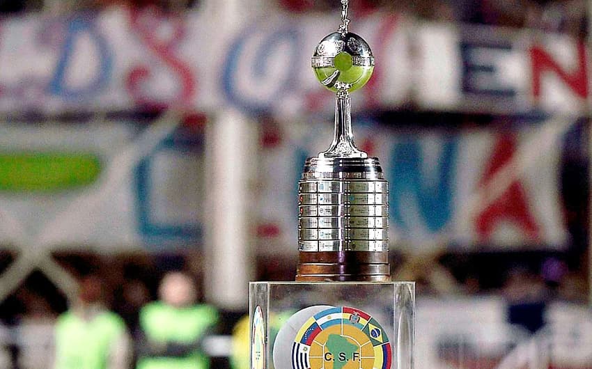 Trofeu Libertadores (Foto: Juan Mabromata/ AFP)