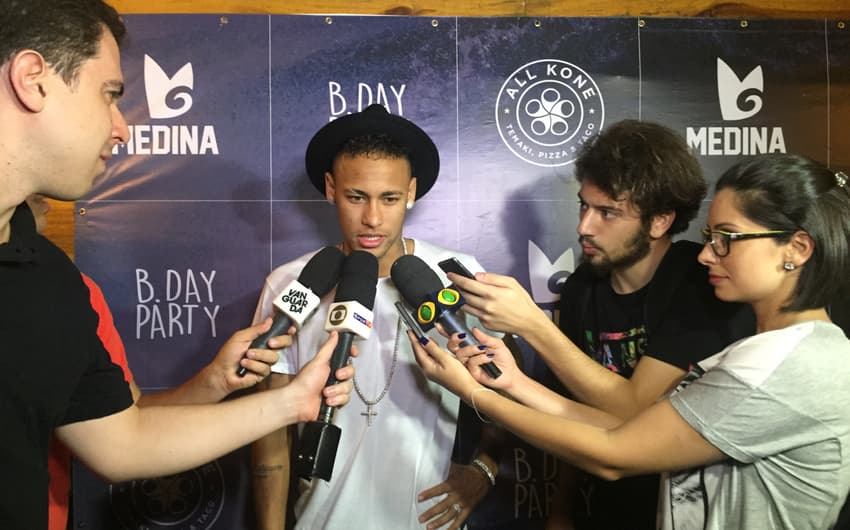 Neymar na chegada ao aniversário de Gabriel Medina (Foto: Amanda Andrade)