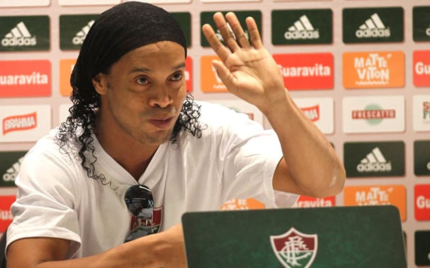 HOME - Ronaldinho é apresentado pelo Fluminense (Foto: Paulo Sérgio/LANCE!Press)