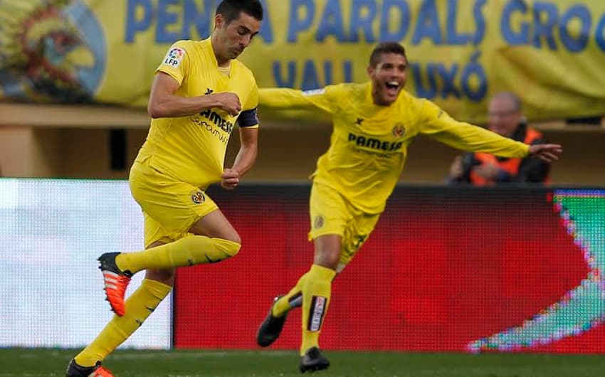 Bruno Soriano faz o gol da vitória do Villarreal sobre o Valencia (Foto: José Jordan / AFP)