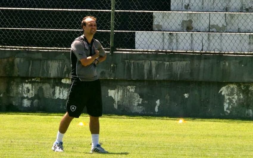 Maurício Souza, treinador do time sub-20 do Botafogo