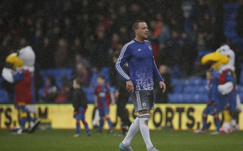 Terry ficou satisfeito com vitória do Chelsea (Foto: Adrian Dennis / AFP)