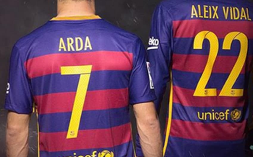 Arda Turan e Aleix Vidal poderão estrear pelo Barcelona (Foto: Reprodução / Twitter)