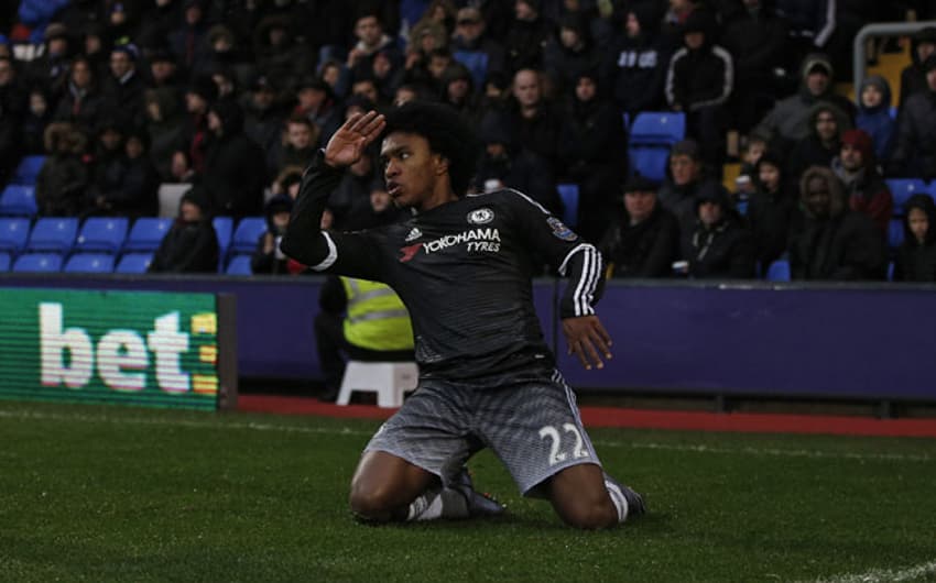 Willian vem sendo o grande nome do Chelsea na temporada (Foto: Adrian Dennis / AFP)