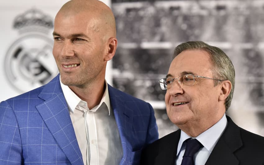 Zidane foi anunciado pelo presidente Florentino Pérez (Foto: Gerard Julien / AFP)