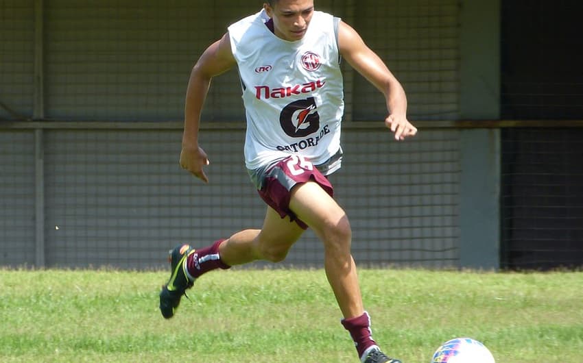 Marlon, jogador do América, durante treinamento (Raffa Tamburini/America Rio)
