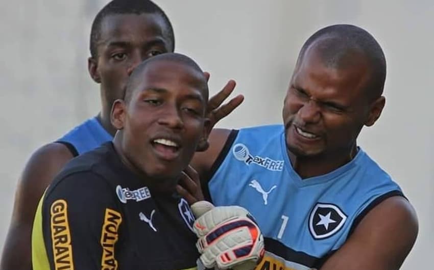 Goleiro Luis Guilherme, com Jefferson, nos tempos de Botafogo (Foto: Vitor Silva/SSPress)