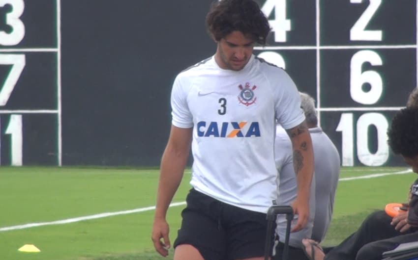 Pato, em seu primeiro treino na volta ao Corinthians (Foto: Angelo Martins)