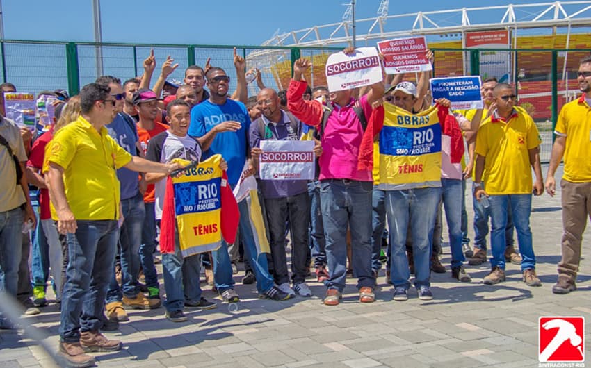 Operários protestaram nesta quinta-feira em frente ao Parque Olímpico (Foto: Reprodução/site Sintraconst-Rio)