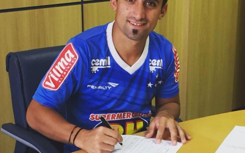 Matías Pisano assina por três anos no Cruzeiro (Foto: Instagram / Cruzeiro)
