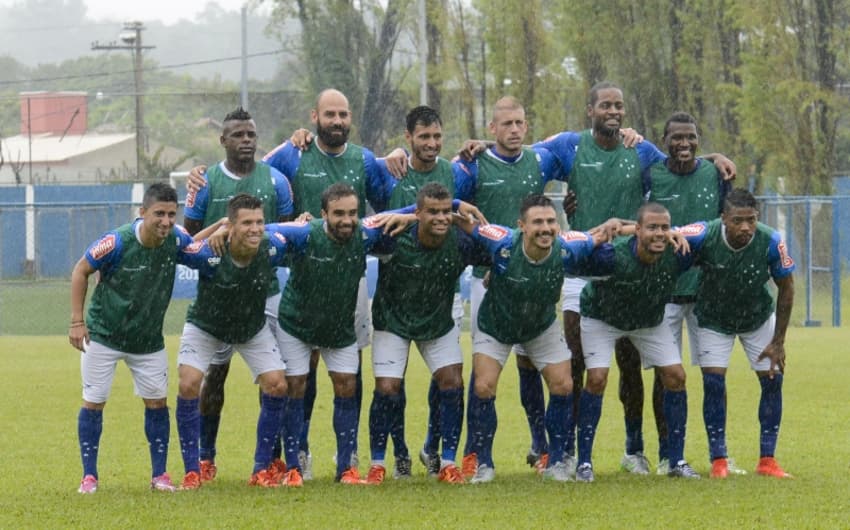 Equipe do Cruzeiro faz treinamento na Toca da Raposa I