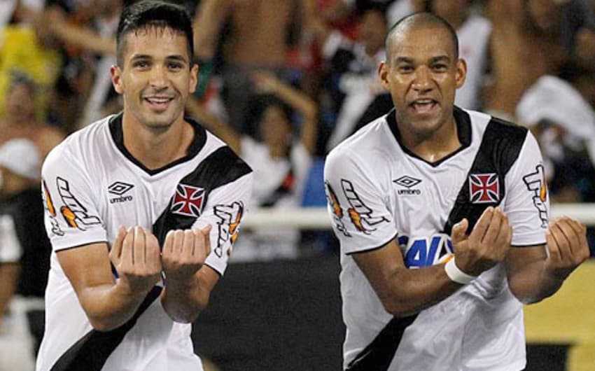 Rodrigo e Luan comemoram gol