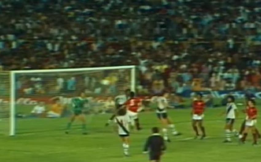 Ídolo do Flamengo, Rondinelli escreveu mais uma linha na história do futebol com o gol marcado contra o Vasco na final de 1978
