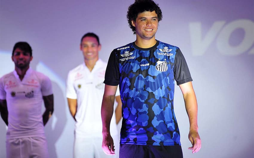 Santos irá lançar novo terceiro uniforme contra o Flu (na foto, o uniforme de treino)&nbsp;