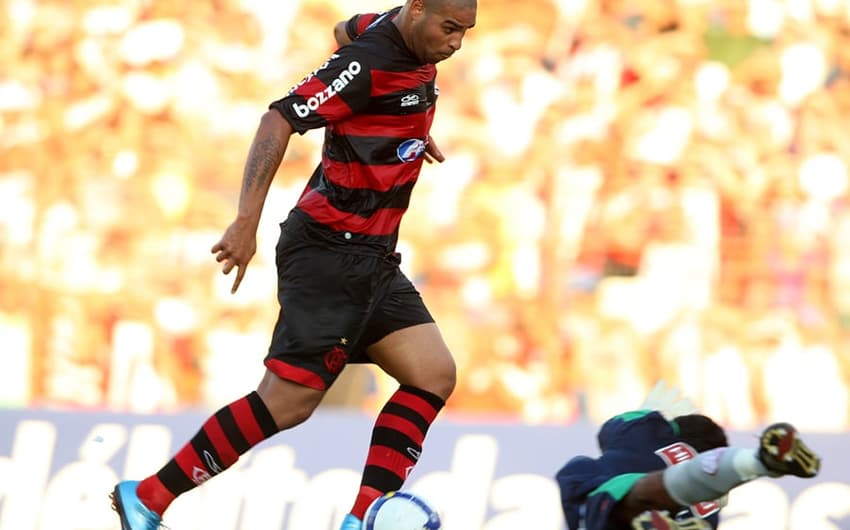 Adriano foi formado no Flamengo, clube onde foi o protagonista no Campeonato Brasileiro de 2009