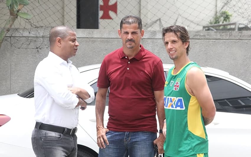 Marcelinho Carioca, Valdir e Diguinho ( Foto: Divulgação/Paulo Fernandes/Vasco)
