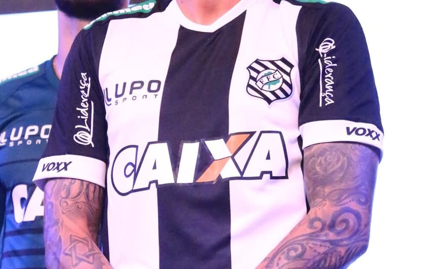 Zagueiro Marquinhos tem contrato renovado com o Figueirense até o final de 2017 (Foto: Divulgação / Site Oficial do Figueirense)