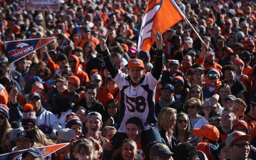 Após título do Super Bowl, Denver Broncos é recebido com festa na cidade