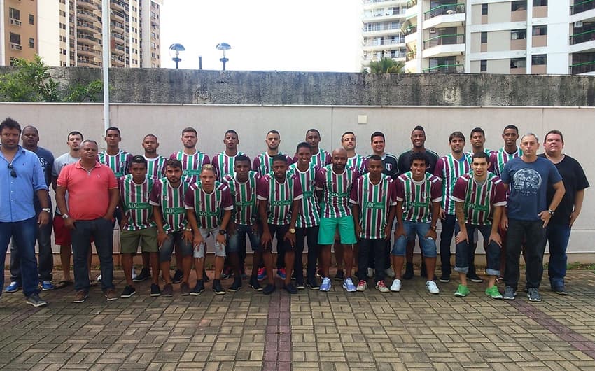 Elenco do Barra da Tijuca na apresentação para a Série B do Campeonato carioca (Foto: Divulgação)