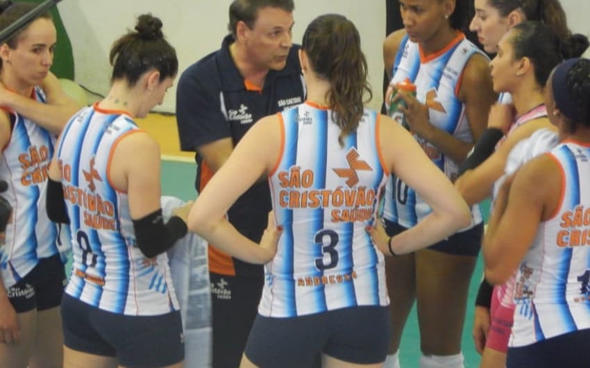 Equipe do São Caetano durante jogo da Superliga Feminina (Foto: Divulgação / São Cristóvão / São Caetano)