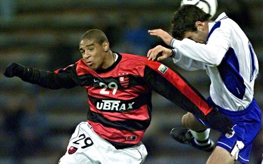 Adriano iniciou sua carreira no futebol aos 18 anos, no Flamengo