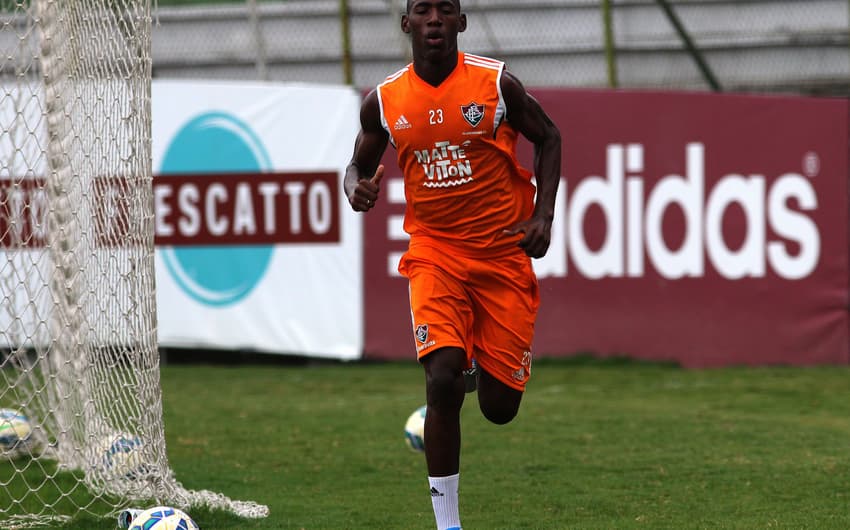 Lateral Léo estendeu seu vínculo com o Tricolor das Laranjeiras (Foto: Nelson Perez / Flickr Oficial do Fluminense)