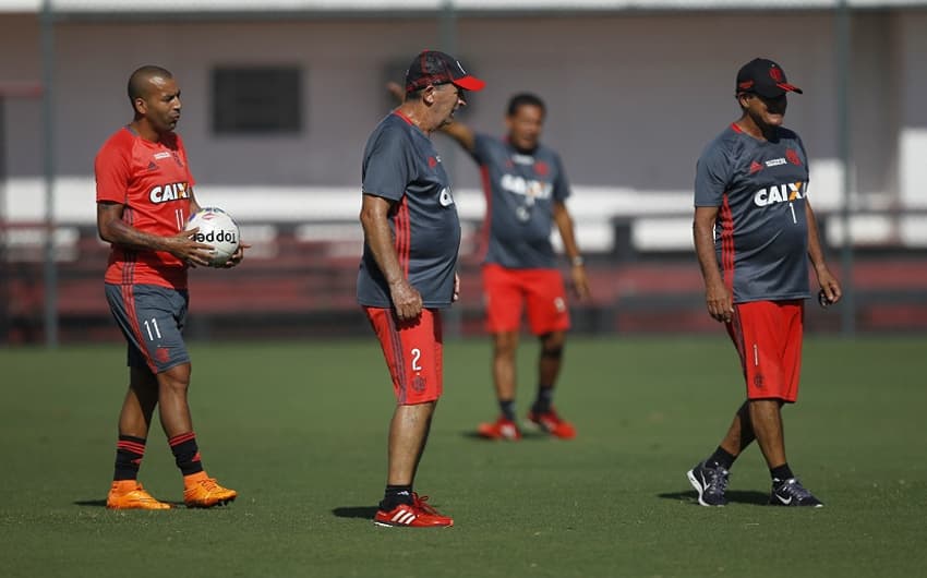 Sheik participou normalmente do treino deste sábado, na Gávea (Foto: Gilvan de Souza/Flamengo)