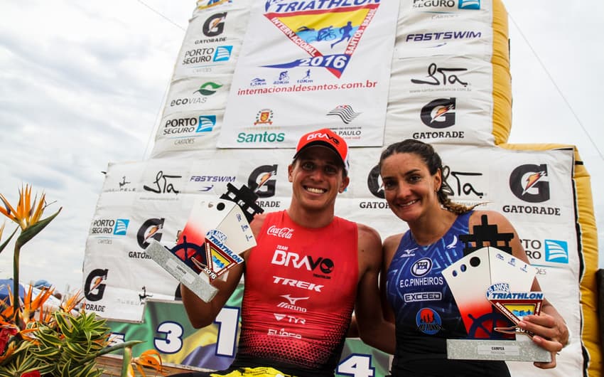 Marcus Fernandes e Ariane Monticeli conquistaram o primeiro lugar em prova em Santos (Foto: Bruno Miani/Divulgação)