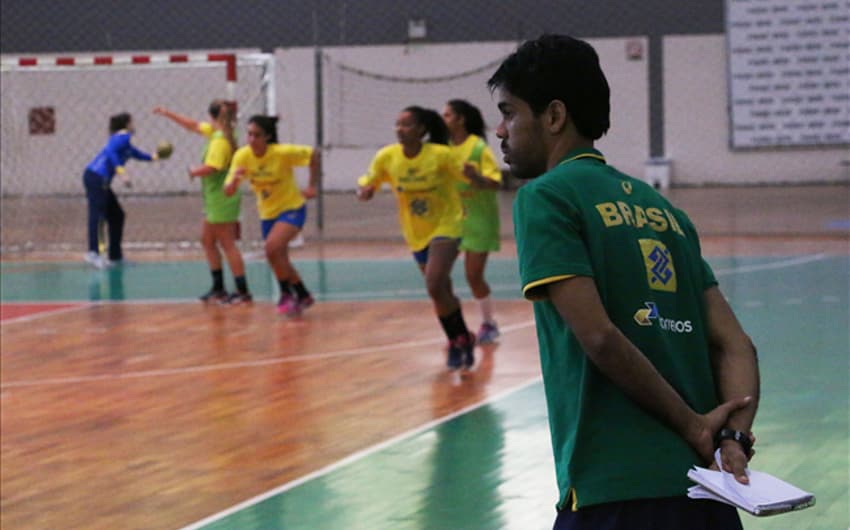 Equipe juvenil feminina do Brasil entra na terceira etapa de treinos visando os compromissos de 2017. Foto: Divulgação/CBHb
