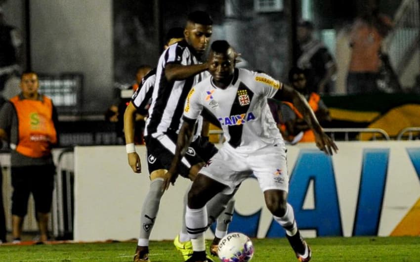 Botafogo x Vasco - Riascos e Emerson disputam a bola no clássico (Foto: Paulo Sérgio/Lancepress!)