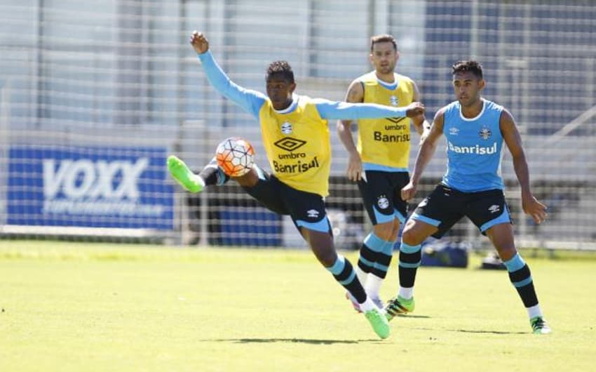 Miller Bolaños em treino (Foto: Lucas Uebel / Grêmio FPBA)