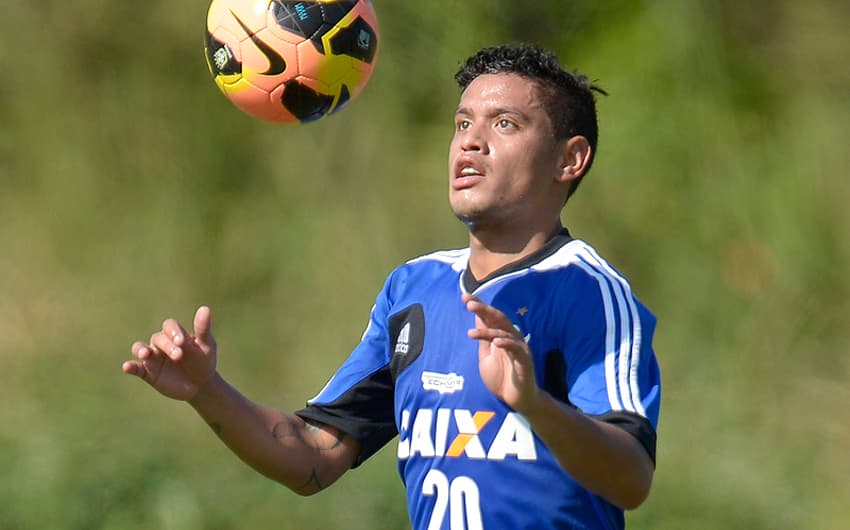 Carlos Eduardo - Treino do Flamengo (Foto: Alexandre Loureiro/LANCE!Press)