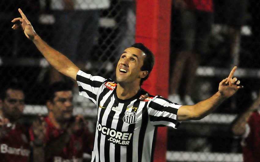 Thiago Ribeiro tem contrato com o Santos até o fim de 2017