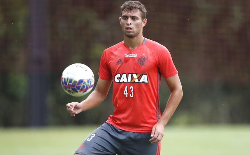 Léo Duarte deve estrear pelo profissional no jogo contra o Bangu (Foto: Gilvan de Souza/Flamengo)