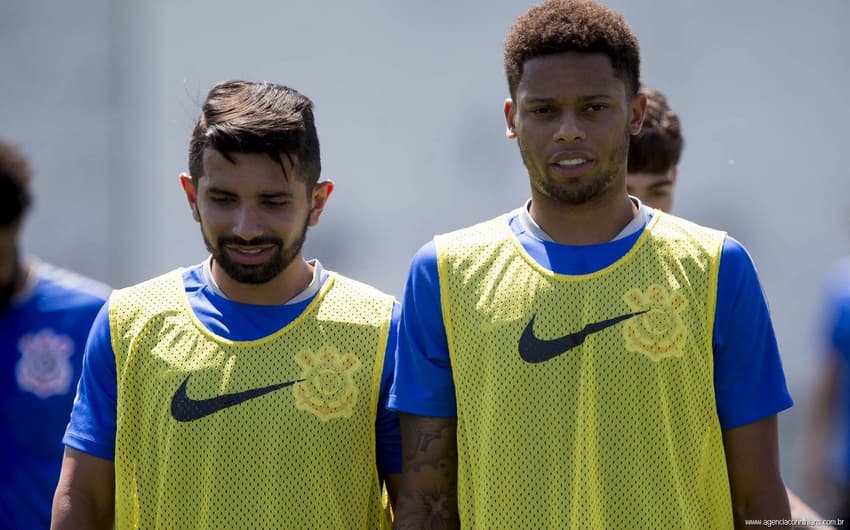 Guilherme e André voltaram a treinar com o elenco do Corinthians (Foto: Daniel Augusto Jr)