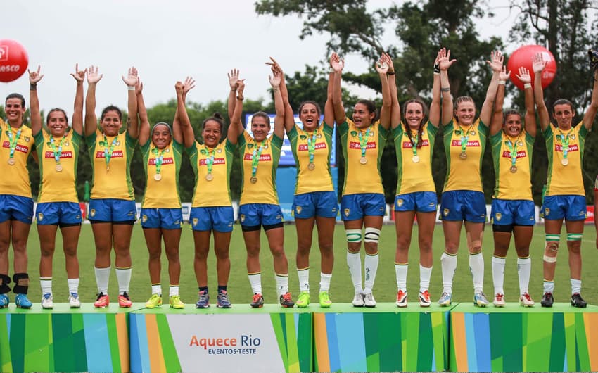 Seleção Feminina de Rúgbi comemora seu 11º título do Sul-Americano (Foto: Luiz Pires/Fotojump)