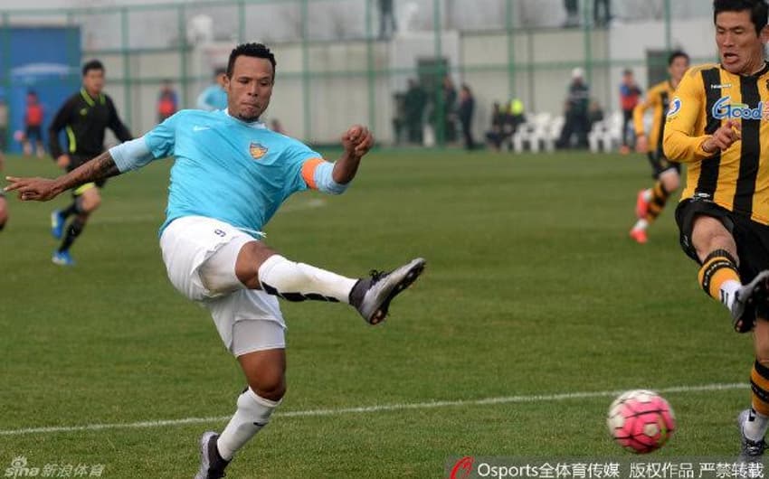 Luis Fabiano está tendo um bom começo na China (Foto: Divulgação)