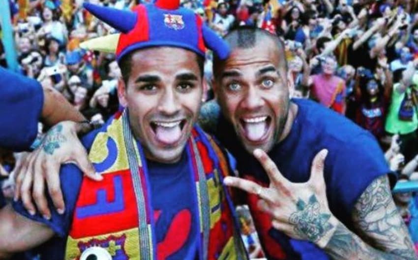 Douglas e Daniel Alves podem estar de saída (Foto: Reprodução/Instagram)