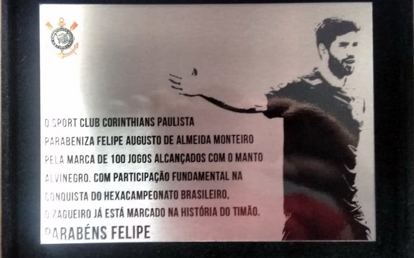 Placa do Corinthians para os 100 jogos de Felipe