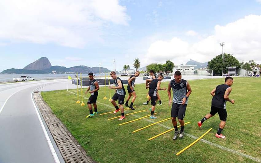O treino do Botafogo na Urca em imagens