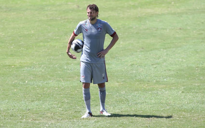Henrique - Fluminense treinando com a nova camisa