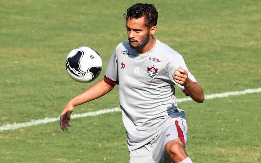 Gustavo Scarpa - Fluminense treinando com a nova camisa